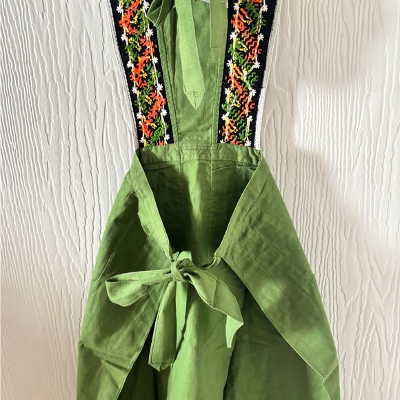 Vintage Needlepoint Embroidered Apron Scandinavian Style Green - Picture 9 of 10